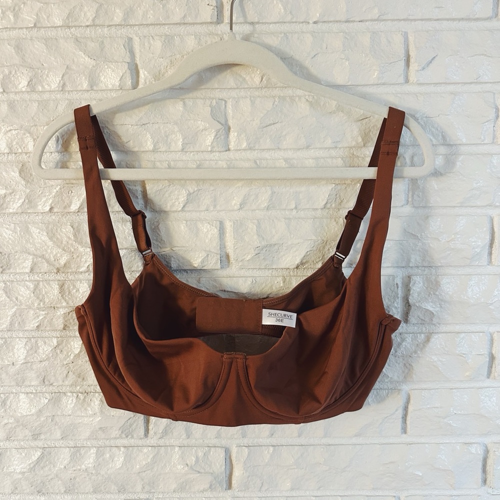 Smooth Underwire Scoop Bra in Brown - Picture 4 of 6